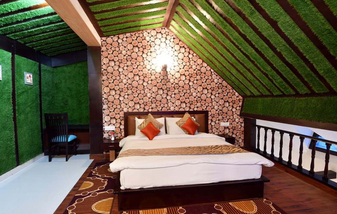 Double size king bed dynasty resort maharaja room, full of luxury