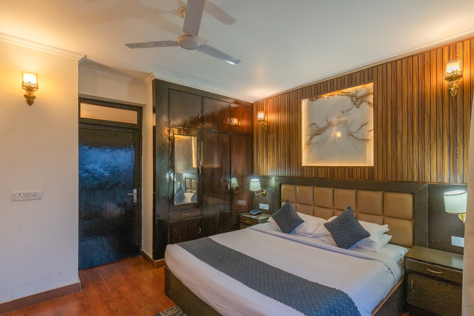 Super Deluxe Lake View